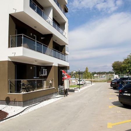 Airport Residence - Across from Otopeni Airport Exterior foto