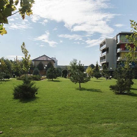 Airport Residence - Across from Otopeni Airport Exterior foto
